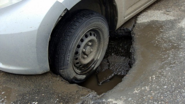 Администрация г.Ульяновска заплатит за поврежденный из–за плохой дороги автомобиль более 100 000 р